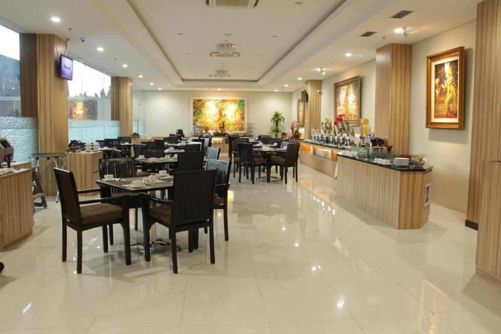 Atrium Premiere Cilacap Kültér fotó
