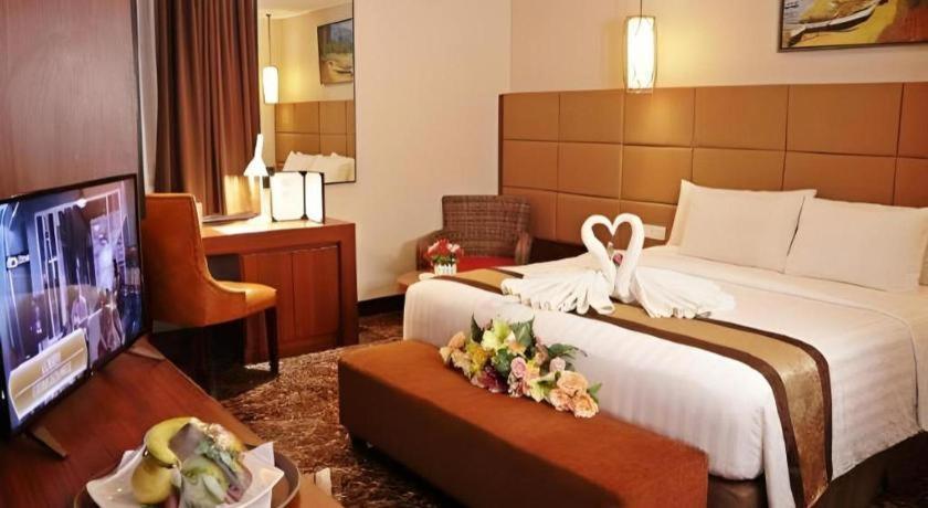 Atrium Premiere Cilacap Kültér fotó