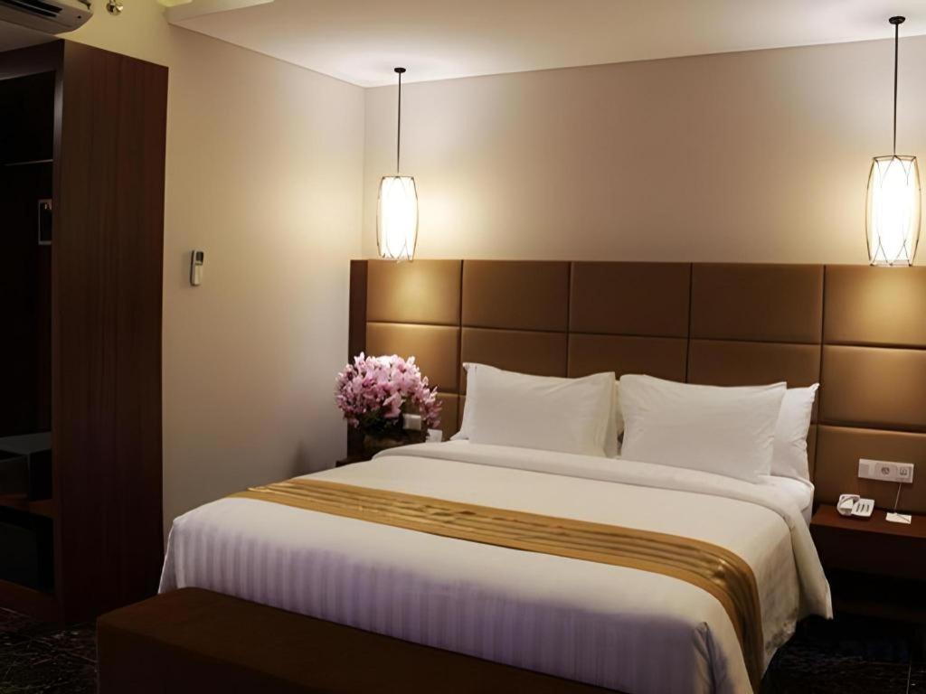 Atrium Premiere Cilacap Kültér fotó