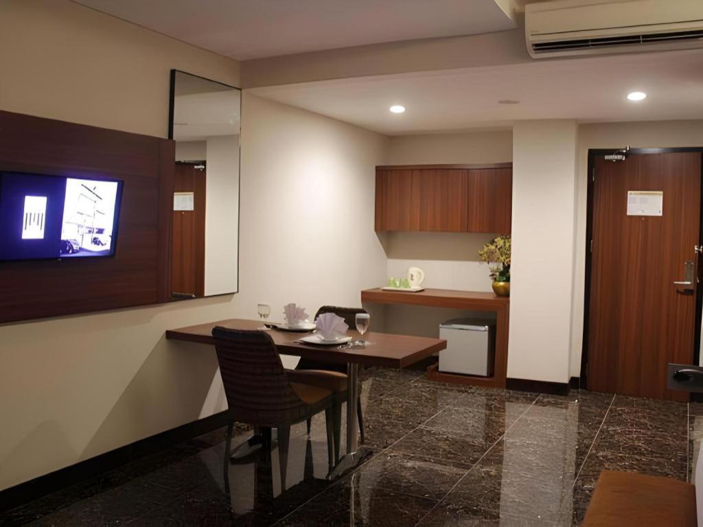 Atrium Premiere Cilacap Kültér fotó
