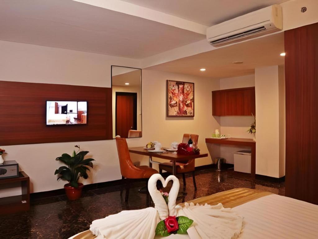 Atrium Premiere Cilacap Kültér fotó