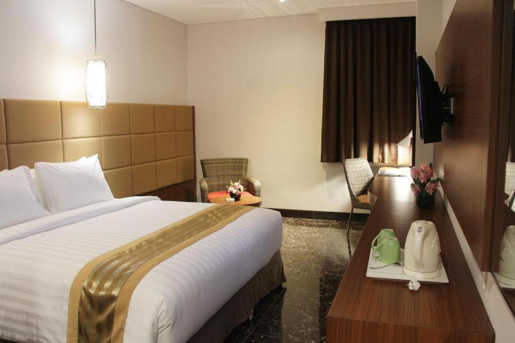 Atrium Premiere Cilacap Kültér fotó