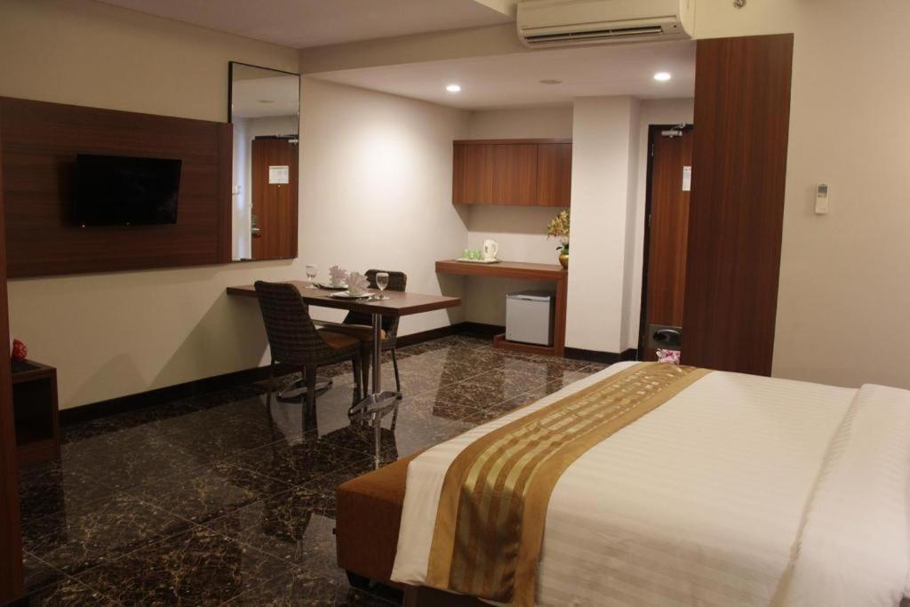 Atrium Premiere Cilacap Kültér fotó