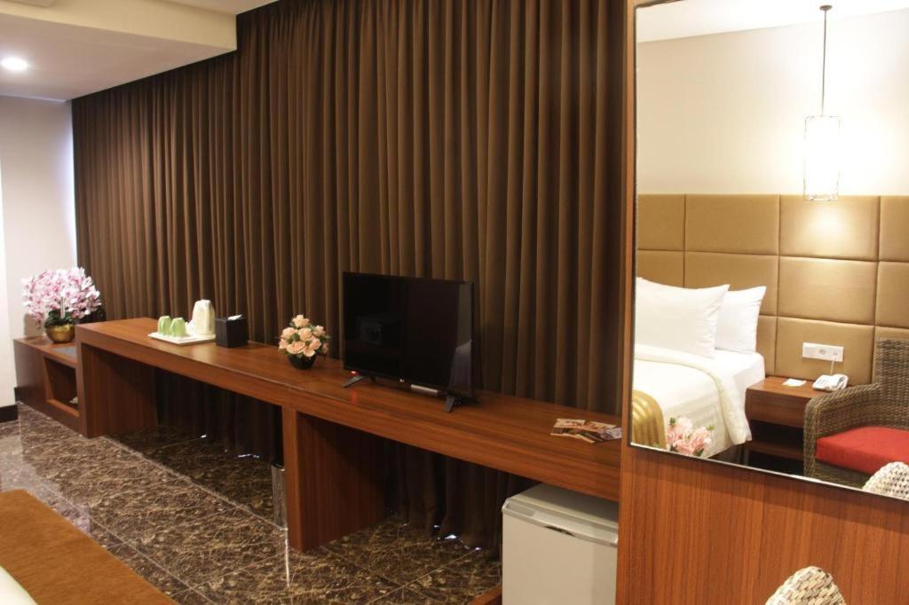 Atrium Premiere Cilacap Kültér fotó