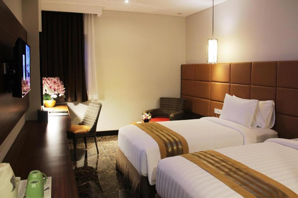Atrium Premiere Cilacap Kültér fotó