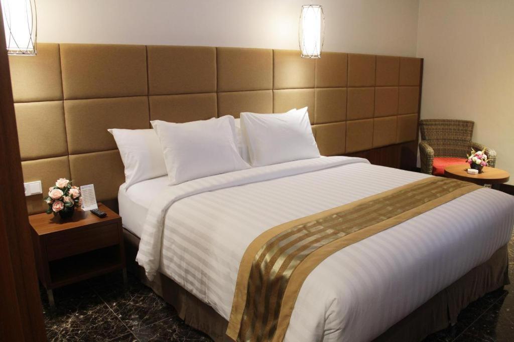 Atrium Premiere Cilacap Kültér fotó