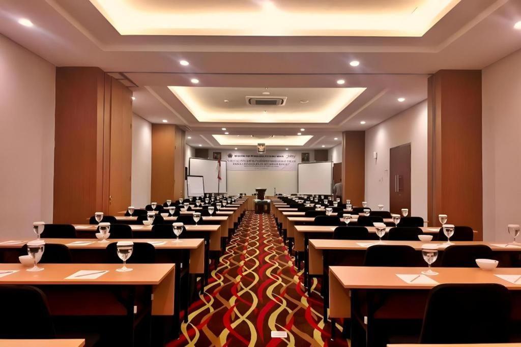 Atrium Premiere Cilacap Kültér fotó