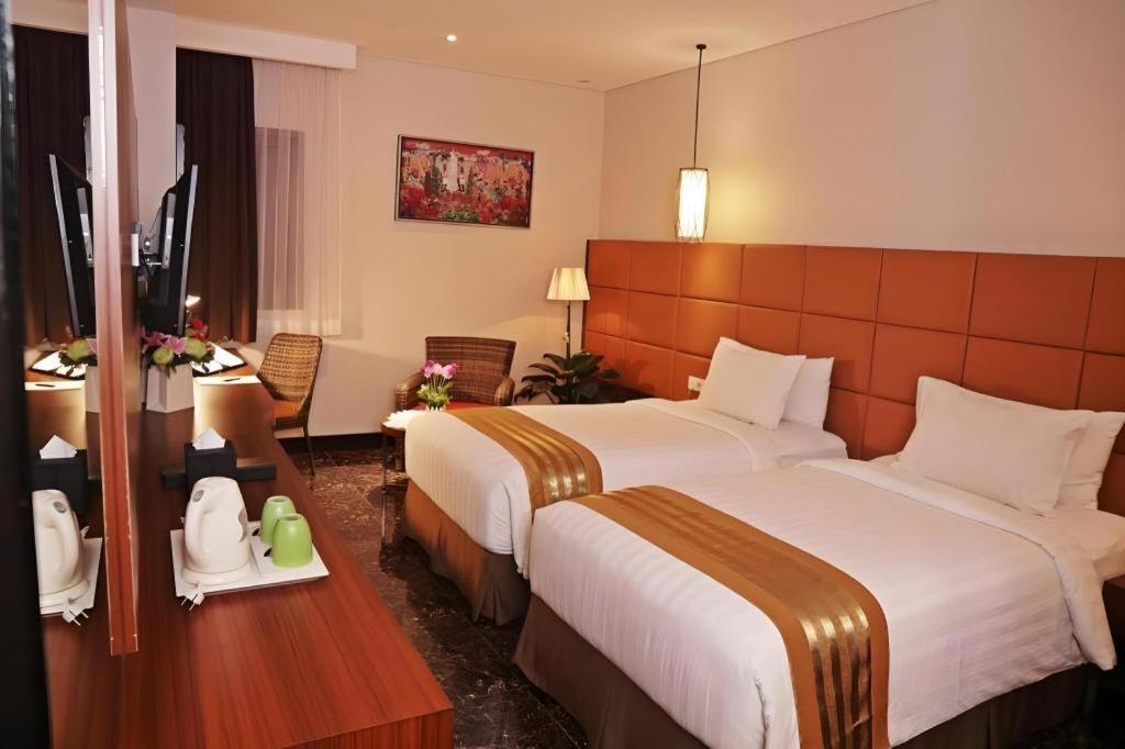 Atrium Premiere Cilacap Kültér fotó