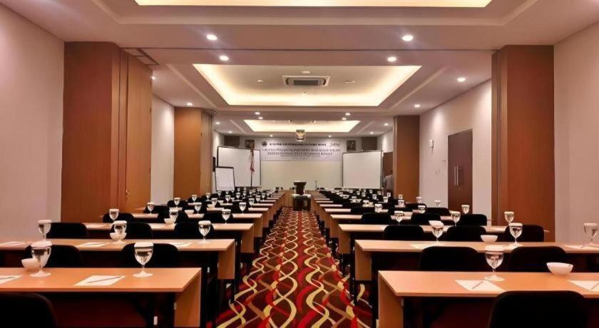Atrium Premiere Cilacap Kültér fotó