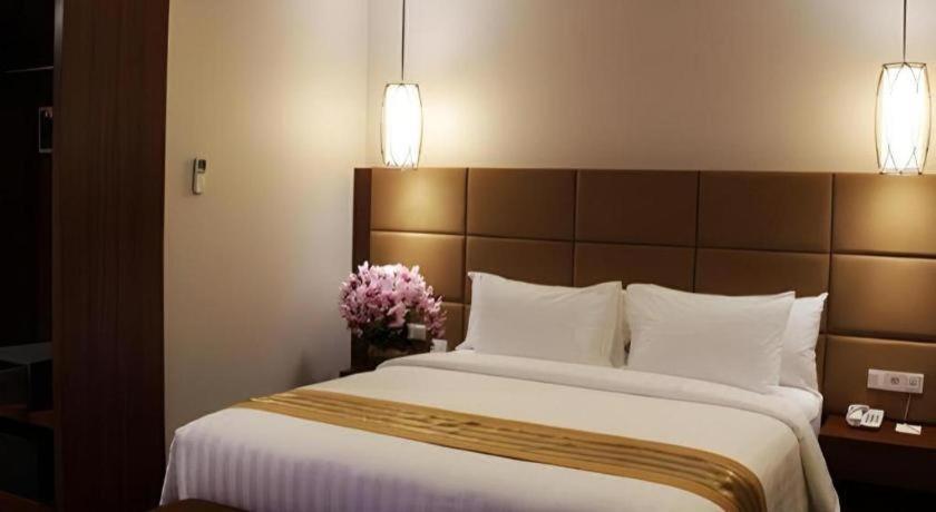 Atrium Premiere Cilacap Kültér fotó