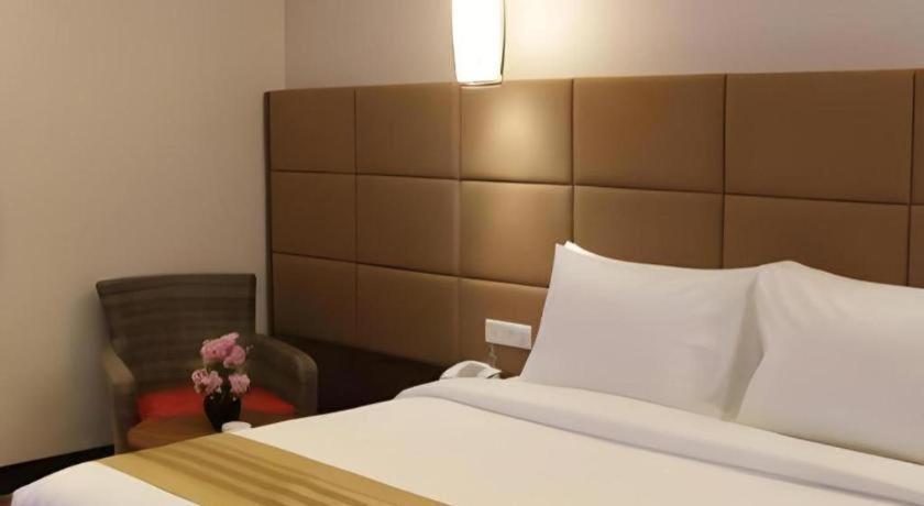 Atrium Premiere Cilacap Kültér fotó
