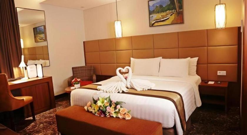 Atrium Premiere Cilacap Kültér fotó