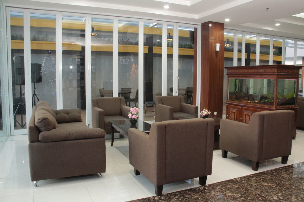 Atrium Premiere Cilacap Kültér fotó