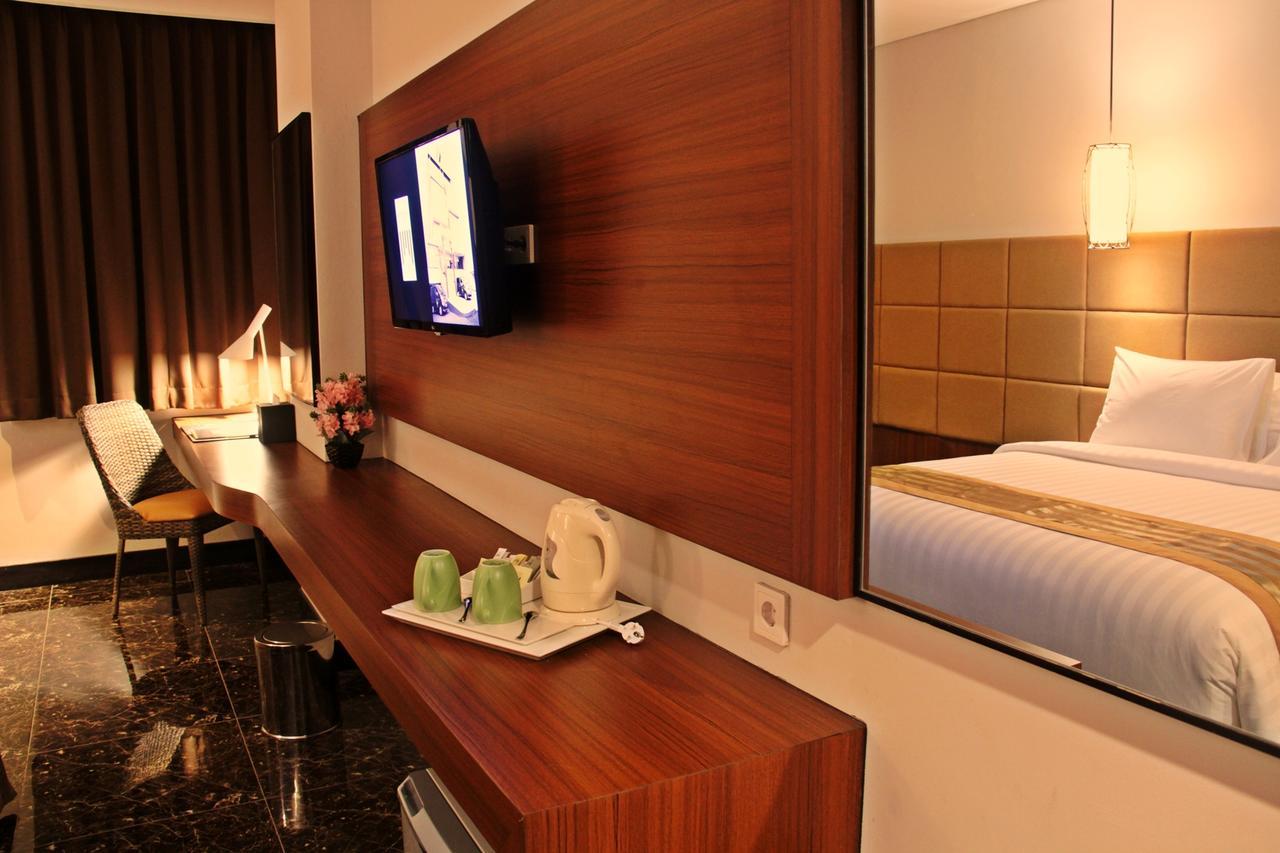 Atrium Premiere Cilacap Kültér fotó