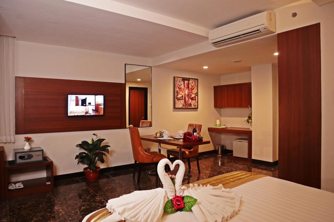 Atrium Premiere Cilacap Kültér fotó